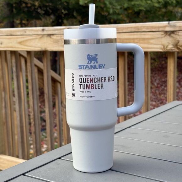 NEW Stanley FlowState Quencher H2.0 Tumbler Water Bottle 30oz Fog Gray w/straw - Picture 1 of 10
